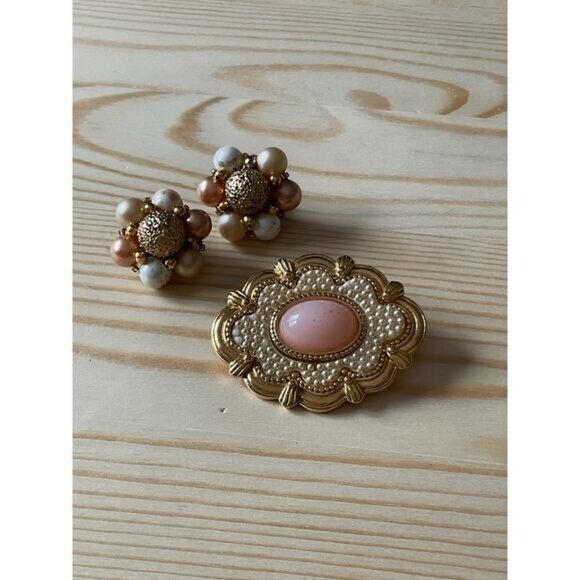 Vintage Napier Faux Pear Cluster Clip On Earrings and Pink Avon Pearl Brooch - Picture 1 of 4